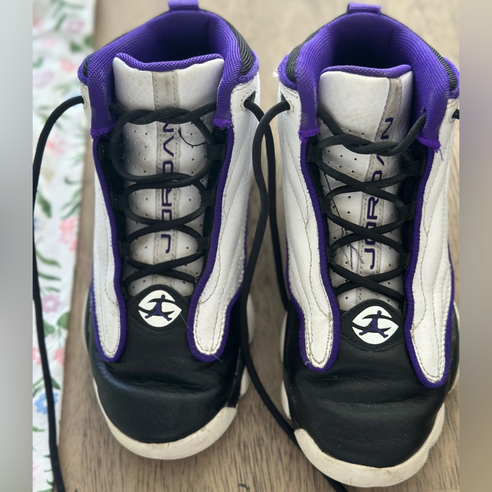 Kids size 2Y - black/purple/white Jordan shoes